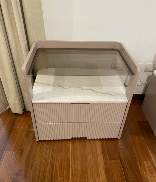 Mesa de noche vidrio y marmol
